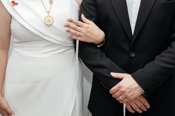 Médaille d'amour : comment ce bijou symbolise votre parcours